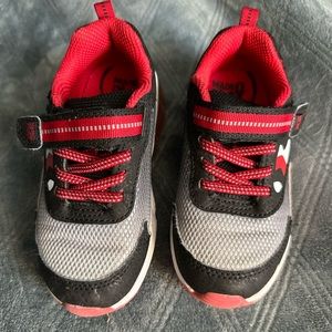 GUC Stride Rite Boys Sneakers size 8 toddler